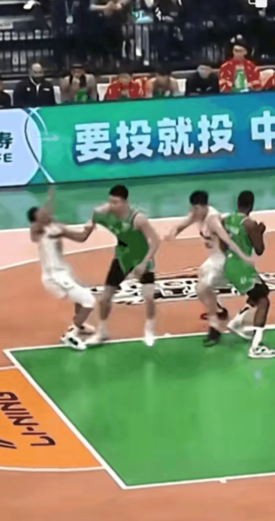 开云体育在线入口-关于重庆队在场上发挥出色，成功战胜对手的信息